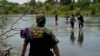 En 2022, más de 2.100 extranjeros fueron retenidos por traficantes de migrantes, según informó el Instituto Nacional de Migración mexicano en un comunicado. 