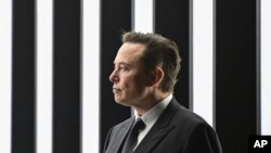 ARCHIVO - Elon Musk, CEO de Tesla, asiste a la inauguración de la fábrica de Tesla Berlin Brandenburg en Gruenheide, Alemania, el 22 de marzo de 2022. (Patrick Pleul/Pool vía AP)