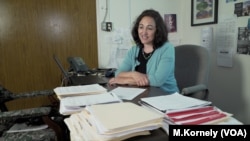 Mary Studzinski, directora ejecutiva del Centro de Inmigración de Pennsylvania.