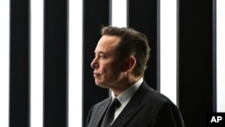 Elon Musk, CEO de Tesla, asiste a la inauguración de la fábrica de Tesla Berlin Brandenburg en Gruenheide, Alemania, el 22 de marzo de 2022.