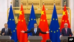 El premir chino, Li Keqiang, recibió en Beijing presidente del Consejo Europeo, Donald Tusk y al presidente de la Comisión Europea, Jean-Claude Juncker