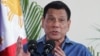 Tổng thống Philippines Rodrigo Duterte phát biểu trong một cuộc họp báo tại Sân bay Quốc tế Davao trước chuyến thăm Brunei, ngày 16 tháng 10 năm 2016.