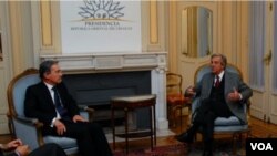Voceros del gobierno de Álvaro Uribe dijeron que el mandatario "aclarará" en Unasur que no se instalarán bases estadounidenses en Colombia.