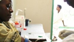 Una mujer se somete a una prueba de VIH en Mukono, Uganda. Banco Mundial / Arne Hoel