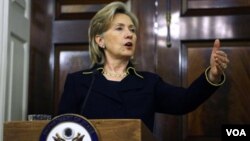 La secretaria de Estado, Hillary Clinton, se reunió con los senadores para solicitar la aprobación del tratado con Rusia antes de fin de año.