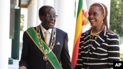 Zimbabwe President Robert Mugabe and his wife, Grace, pose for a photo at State House in Harare, Oct. 28, 2014. 
