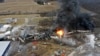 Descarrilamiento de tren de 50 vagones provoca gran incendio y evacuaciones en Ohio