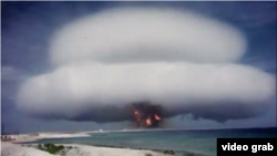 Imagen tomada de uno de los videos publicados por el Lawrence Livermore National Laboratory en YouTube de las pruebas nucleares estadounidenses durante la Guerra Fría.