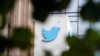 ARCHIVO - Se muestra un letrero en la sede de Twitter en San Francisco, California, EEUU, el 8 de diciembre de 2022.