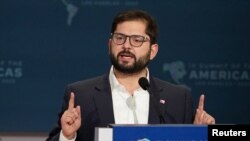 El presidente de Chile, Gabriel Boric, habla en la IX Cumbre de las Américas en Los Ángeles, EEUU, el 10 de junio de 2022. 