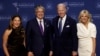 El presidente de Estados Unidos, Joe Biden, y la primera dama, Jill Biden, posan con el presidente de Ecuador, Guillermo Lasso, y la primera dama, María de Lourdes Alcivar, durante la Cumbre de las Américas, en Los Ángeles, California, EEUU, el 8 de junio de 2022.