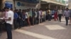 Many began lining up outside this bank in Gurgaon near New Delhi even before it opened its shutters to exchange notes that have been scrapped. (A. Pasricha/VOA)