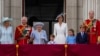  Sarauniya Elizabeth ta biyu yayin bukin murnar cika shekaru 70 a kan gadon sarauta.