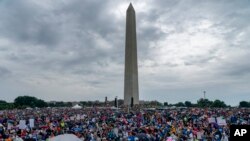 Estadounidenses participaron el sábado en una marcha a favor de reglas para el control de armas, Washington, el sábado 11 de junio de 2022. 