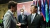 Momento en que el líder chino Xi Jinping confronta al primer ministro canadiense, Justin Trudeau, sobre fliltraciones a la prensa de una entevista entre amos en el G20 en Bali, Indonesia, el 16 de noviembre de 2022.