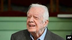 ARCHIVO - En esta foto del 3 de noviembre de 2019, se observa al expresidente Jimmy Carter durante la escuela dominical en la Iglesia Bautista Maranatha en Plains, Georgia.