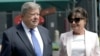 Padres de Melania Trump reciben ciudadanía de EE.UU.