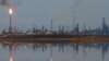 ARCHIVO - Vista general del complejo refinador de Amuay, que pertenece a la petrolera estatal venezolana PDVSA en Punto Fijo, Venezuela, 17 de noviembre de 2016.