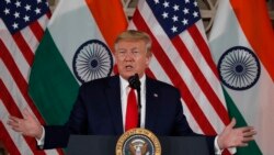 El presidente Donald Trump habla con líderes empresariales en un evento de mesa redonda en Roosevelt House.