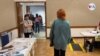 Votantes en California rechazan destitución de gobernador Gavin Newsom