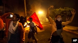 1 muerto, más de 20 heridos y más de 100 arrestados es el saldo de violencia electoral del viernes en Honduras.