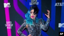 Lady Gaga también anunció un evento televisado especial que se transmitirá el 18 de abril próximo llamado "One World: Together at Home", destinado a combatir el coronavirus.