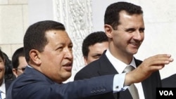 Hugo Chávez, acaba de regresar de una gira internacional que incluiyó Siria, donde se reunió con el presidente Bashar Assad, y volvió a usar la expresión "exprópiese".