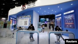지난 4월 중국 베이징에서 진행된 '글로벌 모바일 인터넷 컨퍼런스' 현장의 '웨이보' 부스. 대표적 포털사이트 시나닷컴이 운영하는 마이크로 블로그 웨이보는 '중국판 트위터'로 통한다.