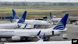 Aviones de Copa Airlines en la pista del aeropuerto internacional de Tocumen en la ciudad de Panamá. 8 de marzo de 2016.