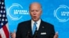 El presidente de EE. UU. Joe Biden habla a líderes mundiales durante la Cumbre Virtual sobre el Clima, desde la Casa Blanca, en Washington, el 23 de abril de 2021.