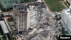 ARCHIVO: Vista aérea muestra el edificio parcialmente colapsado de Surfside, Florida, el 24 de junio de 2021. Foto Reuters.