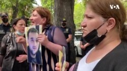 Gəncə məhbuslarının yaxınları Prezident Administrasiyasının qarşısında etiraz aksiyası keçirib