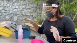 Rubí Palacios es peluquera desde hace más de 10 años, pero debido a la pandemia ha tenido que recurrir a la repostería para poder mantener unos ingresos..
