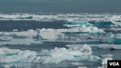 Funcionarios locales han buscado alternativas para llevar combustible a Nome por vía aérea evitando el hielo.