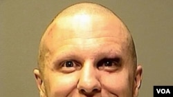 Loughner ha sido acusado de 49 crímenes, incluyendo asesinato e intento de asesinato.