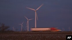 Molinos de viento son el nuevo panorama cerca de Sweetwater, Texas.