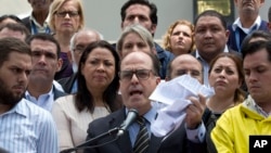 Corte Suprema asume responsabilidades del congreso controlado por oposición presidente Asamblea Nacional Julio Borges lo rechaza.