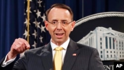 El Procurador General Rod Rosenstein, anuncia que un gran jurado ha acusado a 13 ciudadanos rusos y varias entidades rusas, el 16 de febrero de 2018, en Washington.