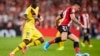 Dan wasan Atheletic Bilbao, Andre Capa rike da kwallo da jar riga, Ousmane Dmebele na Barcelona a gefensa