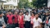 ဗိုလ်ချုပ်ကြေးရုပ်စိုက်ထူသည်ကို ကန့်ကွက်ရာမှ နိုင်လွတ်လုံဥပဒေဖြင့် တရားစွဲပြီး ထောင်ချခံခဲ့ရသည့် ကရင်နီလူငယ်ခေါင်းဆောင်များ။ (ဓာတ်ပုံ - ကရင်နီပြည် လူငယ်များသမဂ္ဂ) (နိုဝင်ဘာ ၇၊ ၂၀၁၉)