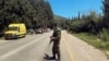یک سرباز اسرائیلی پس از حمله پهپادی حزب‌الله لبنان به روستای مرزی «عرب العرامشه» در شمال اسرائیل