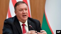 El secretario de Estado, Mike Pompeo, en conferencia de prensa en Tahskent, Uzbekistán, el lunes 3 de febrero de 2020. Foto: AP.