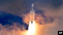 La nave espacial india Chandrayaan-3, que significa "nave lunar" en sánscrito, en el momento de su lanzamiento desde el Centro Espacial Satish Dhawan en Sriharikota, India, el viernes 14 de julio de 2023.