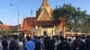 ទិដ្ឋភាពនៅមុខតុលាការកំពូលនិងមហាអយ្យការ នៅរសៀលថ្ងៃព្រហស្បតិ៍ នៅពេលដែលតុលាការកំពូលសម្រេចបន្ត​សវនាការ​លើ​បណ្តឹង​របស់​ក្រសួងមហាផ្ទៃ​ ដែល​បាន​ប្តឹង​សុំ​ឲ្យ​រំលាយ​គណបក្ស​សង្គ្រោះ​ជាតិ កាលពីថ្ងៃទី១៦ ខែវិច្ឆិកា ឆ្នាំ២០១៧។ (នូវ ពៅលក្ខិណា/VOA)
