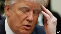 De acuerdo al Post, Trump describió el pacto como "el peor acuerdo de la historia" y acusó a Turnbull de buscar exportar "a los próximos bombarderos de Boston".