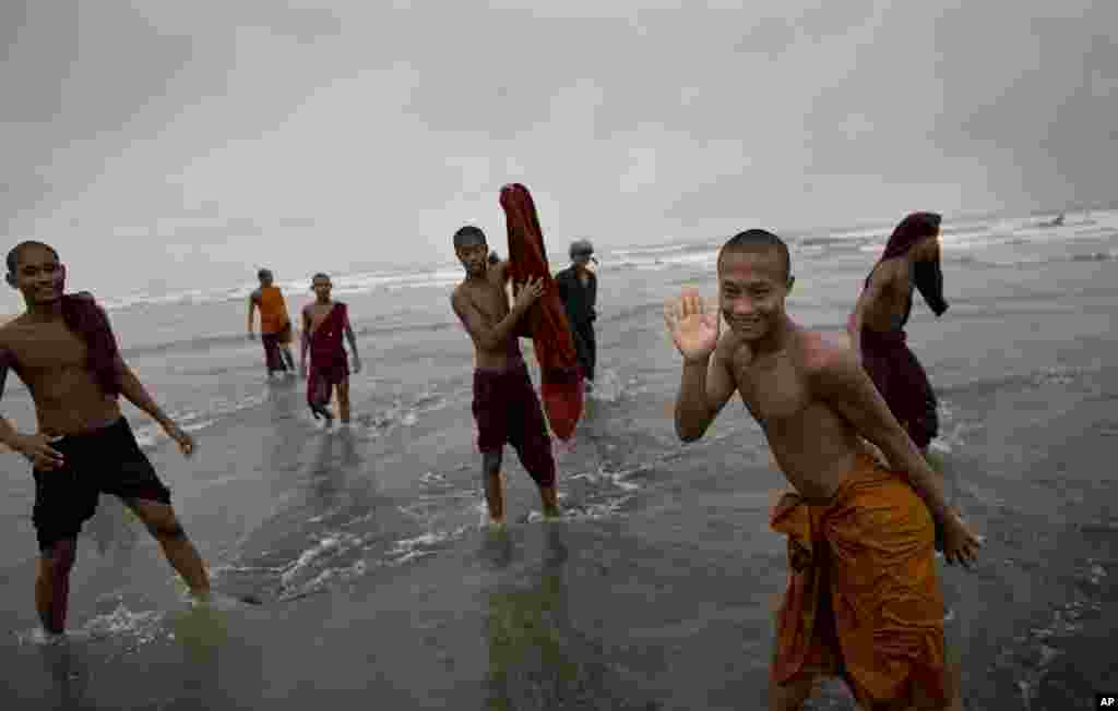 Novice Buddhist monks play in the sea in Sittwe, Burma ahead of the arrival of Cyclone Mahasen, May 14, 2013. 