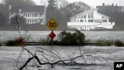 Una calle inundada en Center Moriches, Nueva York.
