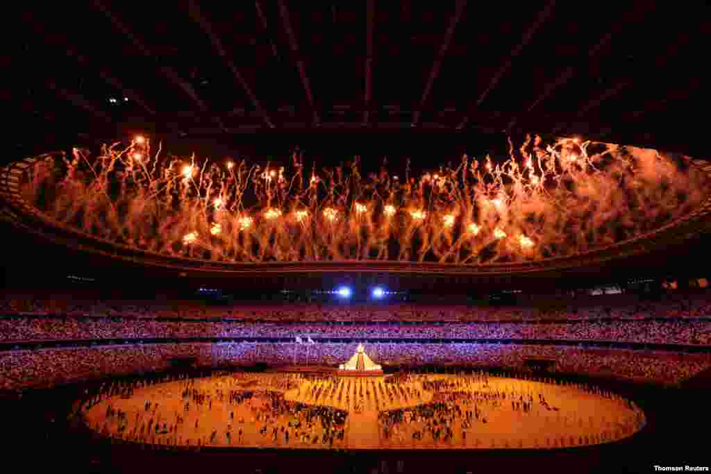 Vista general del Estadio Ol&#237;mpico de Tokio, Jap&#243;n, que acogi&#243; la inauguraci&#243;n de unos Juegos sin p&#250;blico general en el grader&#237;o.