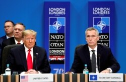 El presidente de EE.UU., Donald Trump, y el secretario general de la OTAN, Jens Stoltenberg, asisten a la sesión plenaria de la cumbre de la OTAN en Watford, cerca de Londres, el miércoles, 4 de diciembre de 2019.