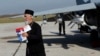 Sveštenik Srpske pravoslavne crkve prolazi ispred lovca MiG-29 Vojske Srbije tokom ceremonije na Batajnici, vojnom aerodromu u blizini Beograda, 20. oktobra 2017.